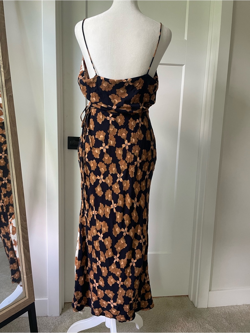 MINKPINK Nour Cami Wrap Midi Dress Black Cream Floral - Picture 7 of 7